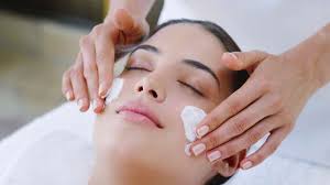 Facial Treatment 3 Apply face mask